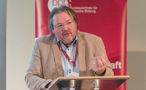 Matthias Pöhlmann, Beauftragter der evangelischen Kirche und Autor des Buchs "Rechte Esoterik" Foto: Bundeszentrale für politische Bildung, Laurin Schmid/Bundesfoto