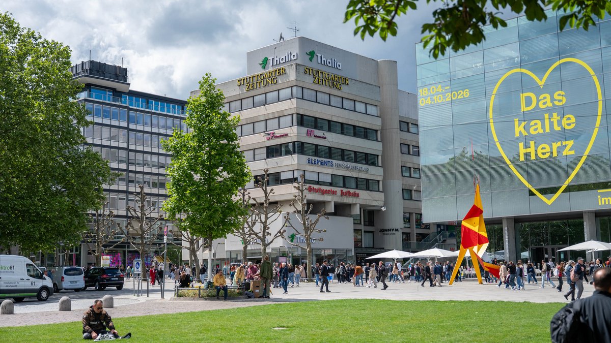 Dem Wittwer-Gebäude (Mitte, rechts das Kunstmuseum) könnte es 2028 an den Kragen gehen. Foto: Jens Volle