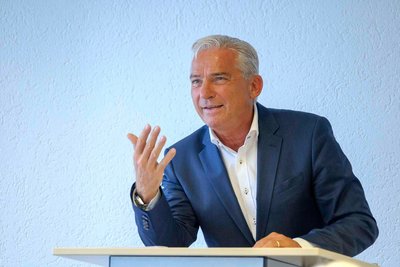 Jurist Strobl will auf Nummer sicher gehen: Wie viel Demokratie ist eigentlich legal? Foto: Joachim E. Röttgers