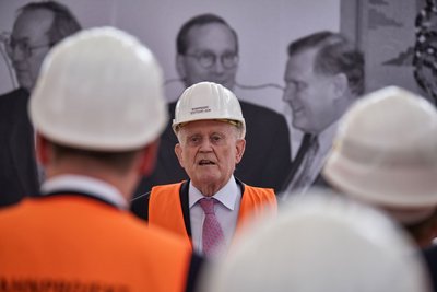 Juni 2019: 25 Jahre alt ist die Projektidee zu Stuttgart 21 – das wird gefeiert, auf der Baustelle hinterm Hauptbahnhof.