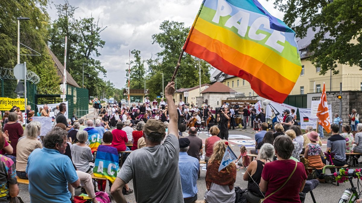 Wären nach einem Truppenabzug Geschichte: die Proteste vor den Kommandozentralen der US-Armee in Stuttgart. Foto: Joachim E. Röttgers Wären nach einem Truppenabzug Geschichte: die Proteste vor den Kommandozentralen der US-Armee in Stuttgart. Foto: Joachim E. Röttgers