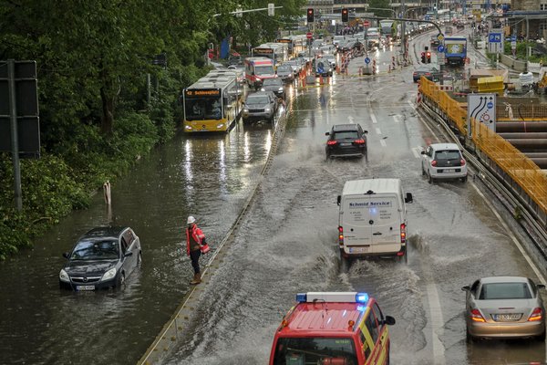 Bodensee? Nein, Stuttgarts Innenstadt nach dem letzten starkem Regen. Bodensee? Nein, Stuttgarts Innenstadt nach dem letzten starkem Regen.