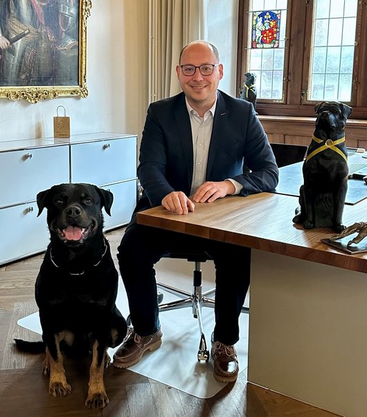 Oberbürgermeister Christian Ruf mit Rottweiler. Zum Jubiläum kam er ohne Hund. Foto: Stadt Rottweil Oberbürgermeister Christian Ruf mit Rottweiler. Zum Jubiläum kam er ohne Hund. Foto: Stadt Rottweil