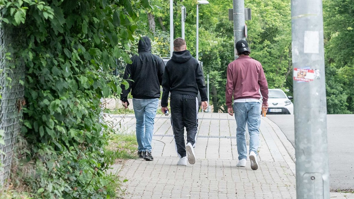 Erstwählern vom Stuttgarter Hallschlag auf der Spur. Foto: Jens Volle
