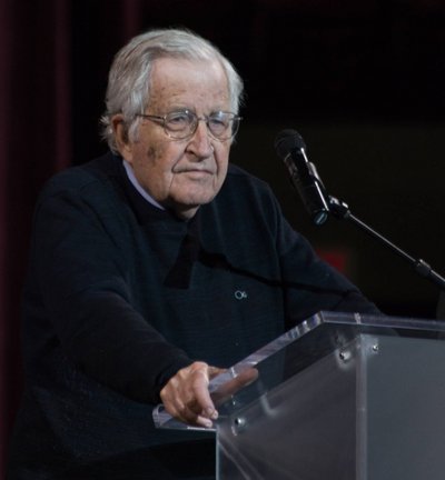 Noam Chomsky. Foto: Σ, <a href="https://creativecommons.org/licenses/by-sa/4.0" title="Creative Commons Attribution-Share Alike 4.0">CC BY-SA 4.0</a>, <a href="https://commons.wikimedia.org/w/index.php?curid=63783837">Link</a>