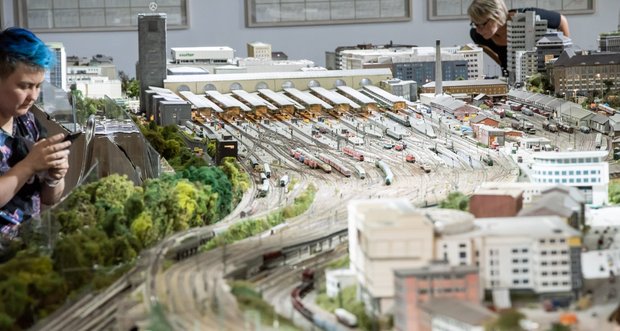 Unglaublich detailgetreu: Hauptbahnhof und Gleisvorfeld einschließlich des Tunnelgebirges. Unglaublich detailgetreu: Hauptbahnhof und Gleisvorfeld einschließlich des Tunnelgebirges.