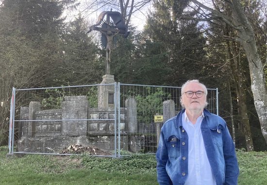 Josef-Otto Freudenreich am Galgenkreuz. Foto: Kontext Josef-Otto Freudenreich am Galgenkreuz. Foto: Kontext
