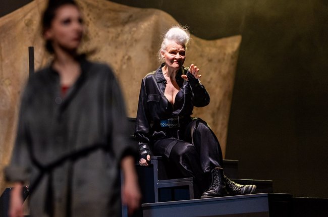 Penthesilea (Gesine Hannemann), die Anführerin der Amazonen.