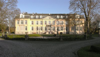 "Werkverkauf" im Schloss Morsbroich, um die Schließung des Museums abzuwenden? Foto: Hans Peter Schaefer, reserv-art, CC BY-SA 3.0