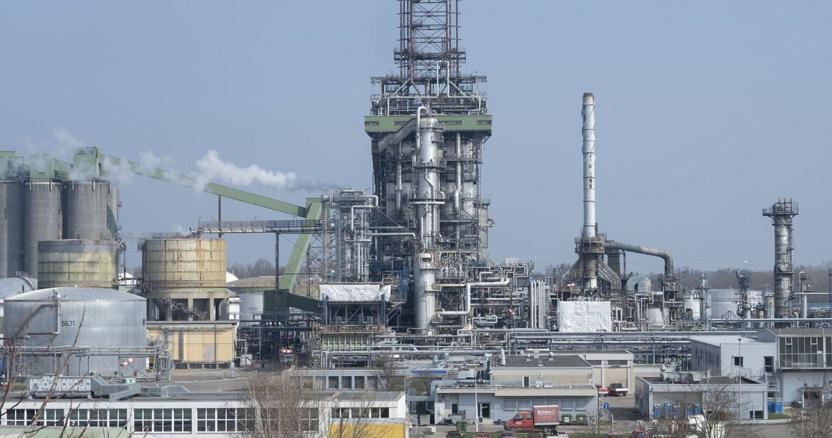 Der russische Staatskonzern Rosneft hält 24 Prozent der Aktien an Deutschlands größter Raffinerie, der MiRo in Karlsruhe. Foto: Gustavo Alàbiso