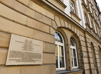 Gedenktafel am Hotel Silber. Foto: Joachim E. Röttgers