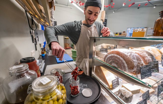 Käse, Oliven, getrocknete Tomaten – Hochpreisiges ist kostbar.