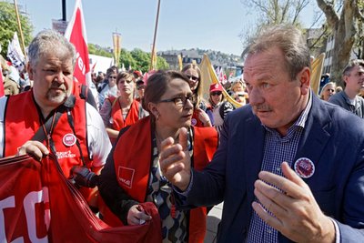 Frank Bsirske (rechts) würde ganz bestimmt gerne viel mehr zahlen. Kann er aber nicht.