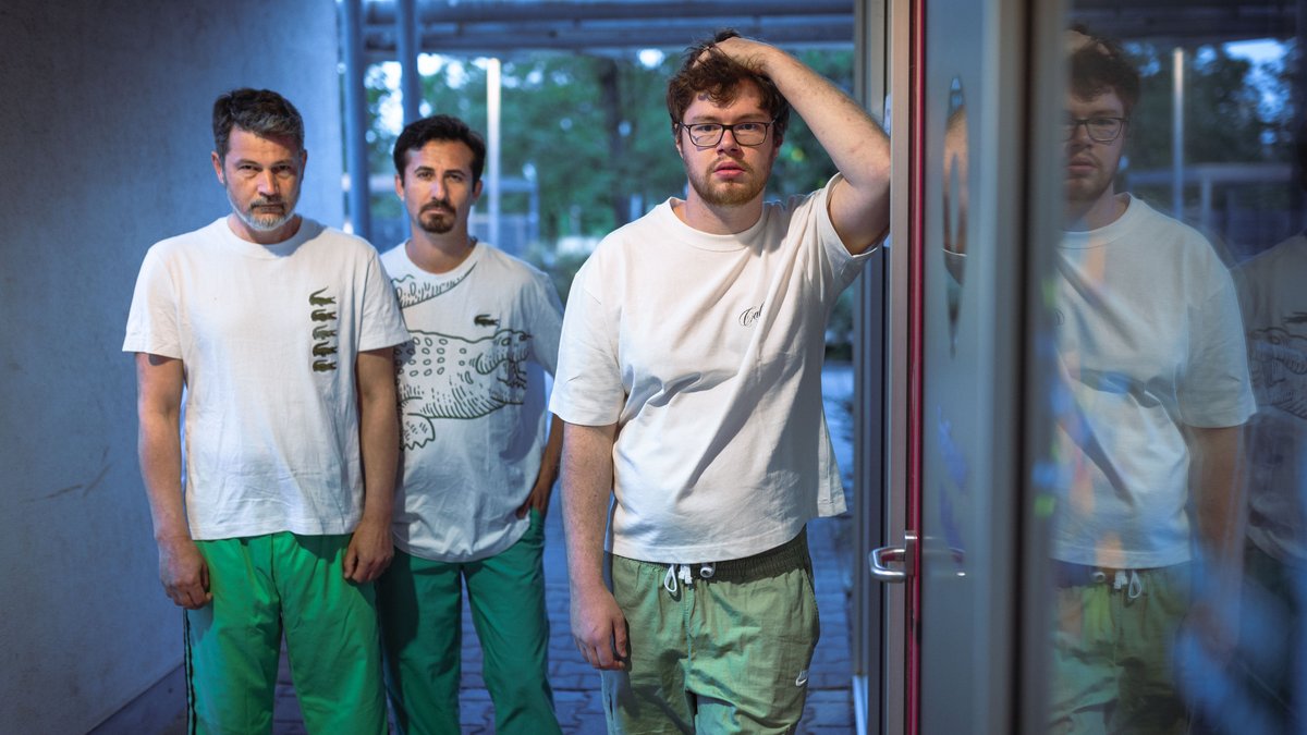 Als Woyzeck: Eduard Novac, Güzelcan Budak und Lukas Müller (von links).
