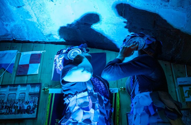 Adeline Rüss und Anniek Vetter entführten die Zuschauer:innen in ihre Unterwasserwelt. Adeline Rüss und Anniek Vetter entführten die Zuschauer:innen in ihre Unterwasserwelt.