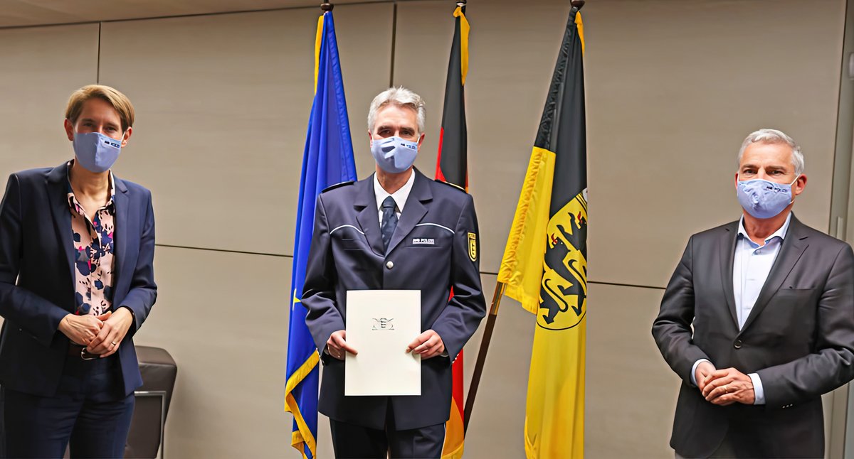 Thomas Strobl ernennt Andreas Renner 2020 zum Inspekteur der Landespolizei Baden-Württemberg, sekundiert von deren Präsidentin Stefanie Hinz. Foto: Innenministerium BW