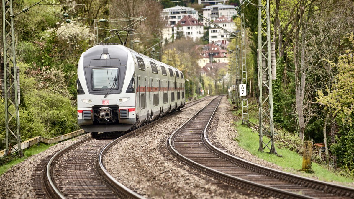 Ob nach April 2026 auf der Panoramastrecke der Gäubahn Züge fahren, hängt vom Richterspruch ab. Foto: Joachim E. Röttgers