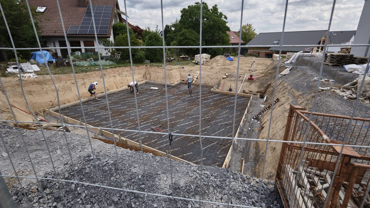 Steigende Zinsen und Baukosten: Dem aufgeheizten Immobilienmarkt geht die heiße Luft aus. Fotos: Joachim E. Röttgers