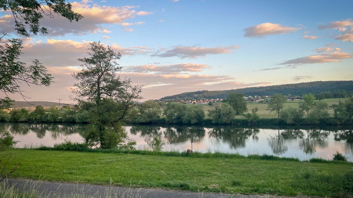 Idylle bei Eberbach mit Ewigkeitschemikalien im Neckar. Fotos: Kontext
