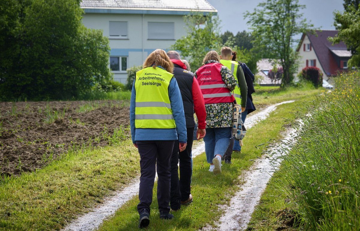 Solcher Besuch hilft den Erdbeerpflücker:innen in Oberschwaben. Joe Röttgers ist dabei (2023).