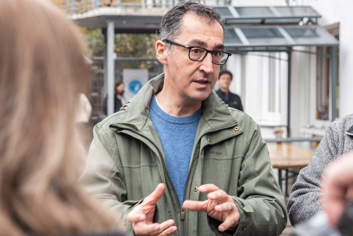 Auch er weiß: "Tiere sind keine Weihnachtsgeschenke." Auch er weiß: "Tiere sind keine Weihnachtsgeschenke."