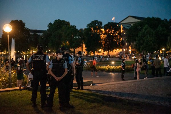 Stillleben mit Mundschutz.