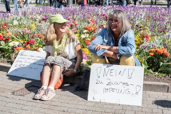 Gemeinsam gegen Einsamkeit und Impfen. Fotos: Jens Volle