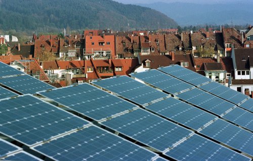 Auf neue Häusle kommen ab jetzt auch neue Solardächle.  Auf neue Häusle kommen ab jetzt auch neue Solardächle.