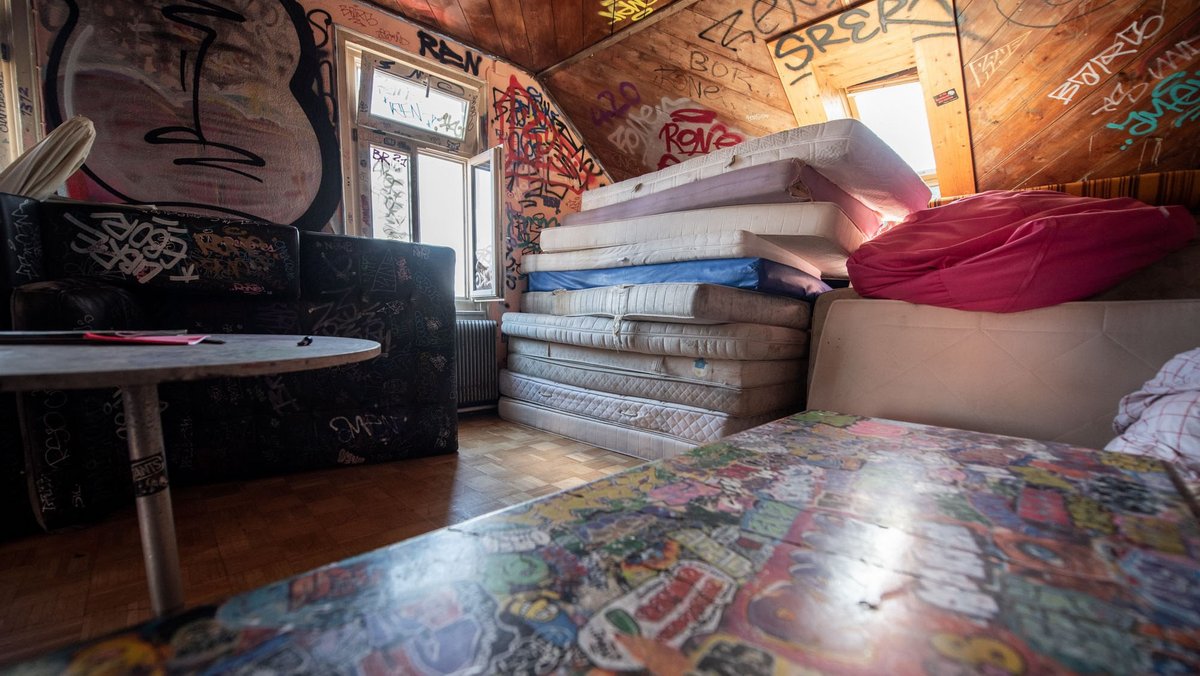 Die Gästematratzen unterm Dach.  Die Gästematratzen unterm Dach.