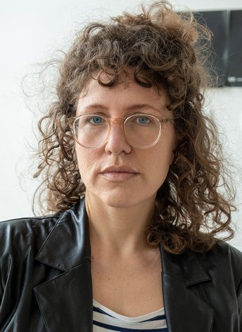 Hin und her gerissen zwischen Kind und Kunst: Anna Gohmert. Foto: Lilian Robl