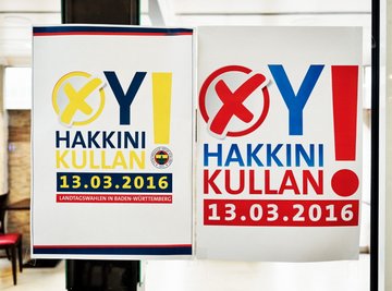 Plakate beim Bäcker. Foto: Martin Storz