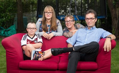 Henri mit seiner Familie. Foto: Uwe Anspach