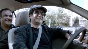 Jafar Panahi in "seinem" Taxi.