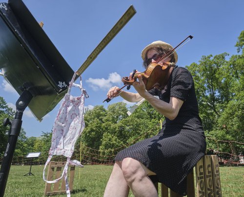 Schön, so ein Parkkonzert, aber Geld verdienen lässt sich damit in Coronazeiten nur sehr beschränkt.
