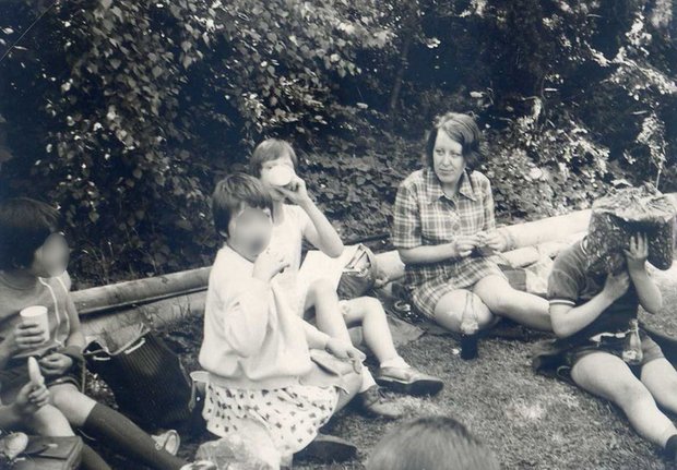 Ausflug Ende der 60er-Jahre: Junglehrerin Heide Scherer mit Korntaler Schülerinnen und Schülern. Foto: privat