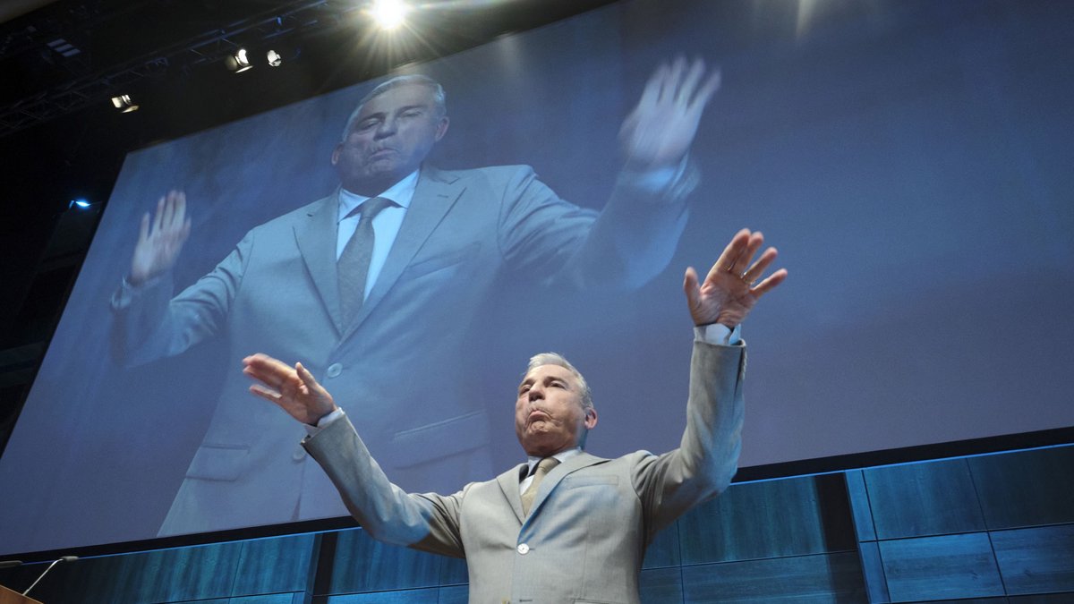 November 2023: Strobl dirigiert den Landesparteitag. Foto: Joachim E. Röttgers