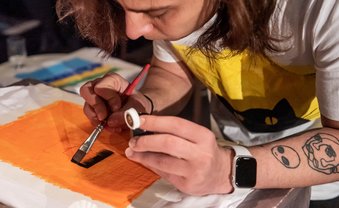 Farbtupfer gegen die Finsternis