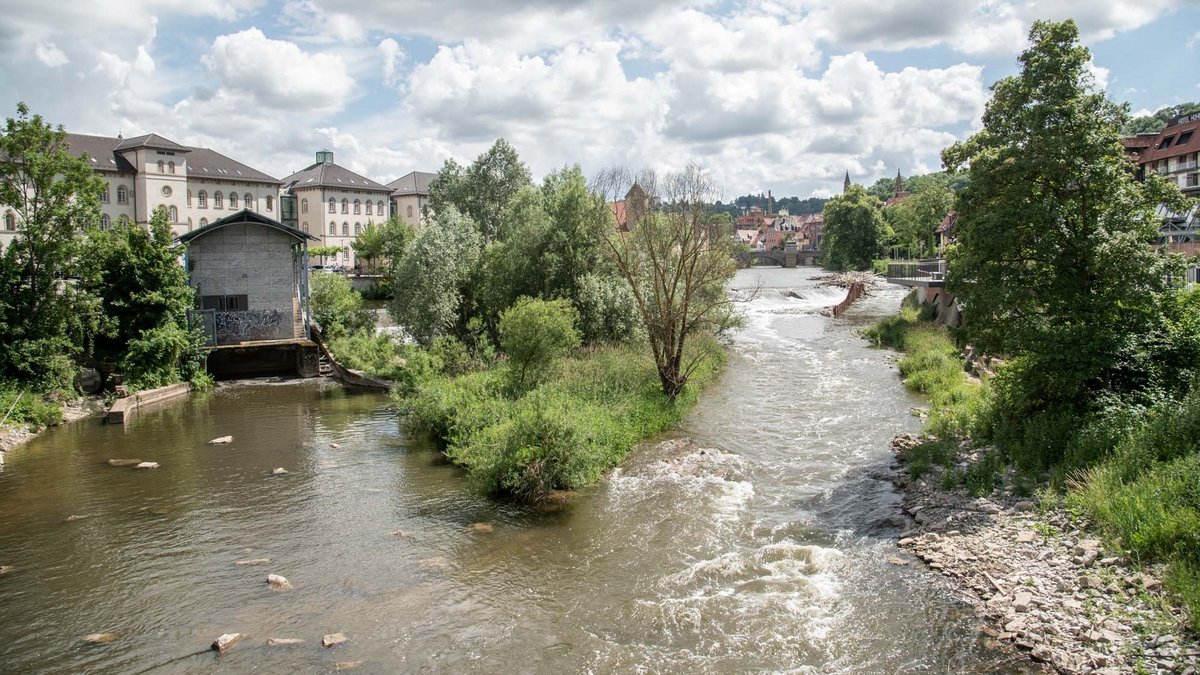 Wild und schön: der Kocher in Schwäbisch Hall.