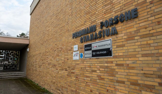 Schule ohne Rassismus, mit Courage: Ferdinand-Porsche-Gymnasium in Zuffenhausen. Foto: Jens Volle Schule ohne Rassismus, mit Courage: Ferdinand-Porsche-Gymnasium in Zuffenhausen. Foto: Jens Volle
