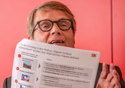 Bahn-Technikvorstand Pofalla präsentiert die digitalen Heilsversprechen. Foto: Joachim E. Röttgers