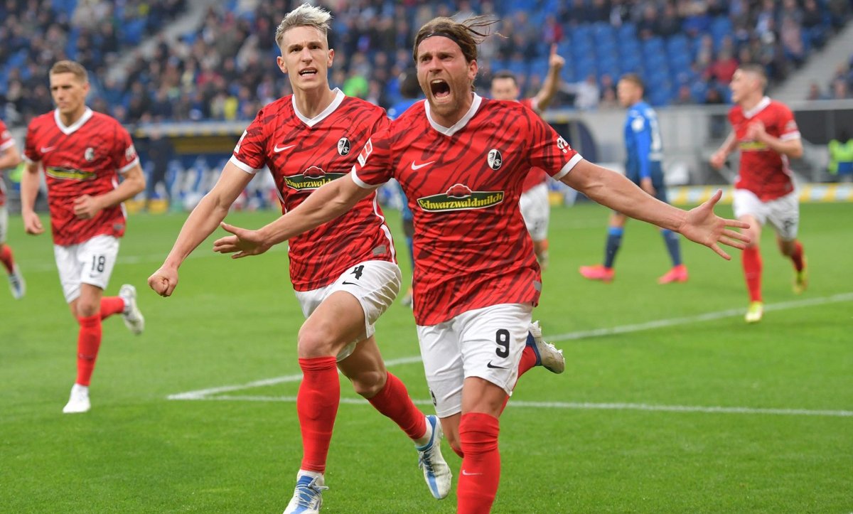 30.4.2022, Hoffenheim: eines der letzten Spiele der Männer vom SC Freiburg im Schwarzwaldmilch-Trikot. Foto: Achim Keller 30.4.2022, Hoffenheim: eines der letzten Spiele der Männer vom SC Freiburg im Schwarzwaldmilch-Trikot. Foto: Achim Keller