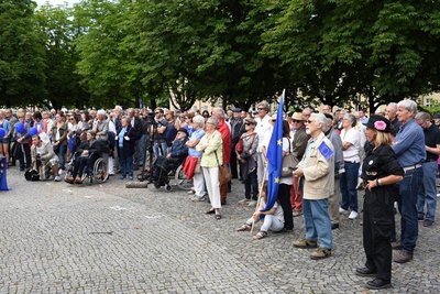 Der Puls Europas lauscht Eppler andächtig. Foto: Pulse of Europe/Uwe Flammer