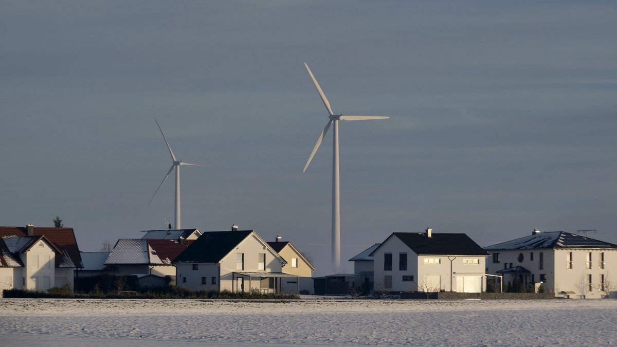 Unabhängig von Abstandsregeln heißt es oft: Windkraft ist super, bloß nicht vor der eigenen Haustür. Foto: Joachim E. Röttgers