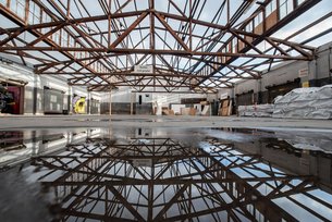 Inzwischen ist das Dach abgedeckt. 