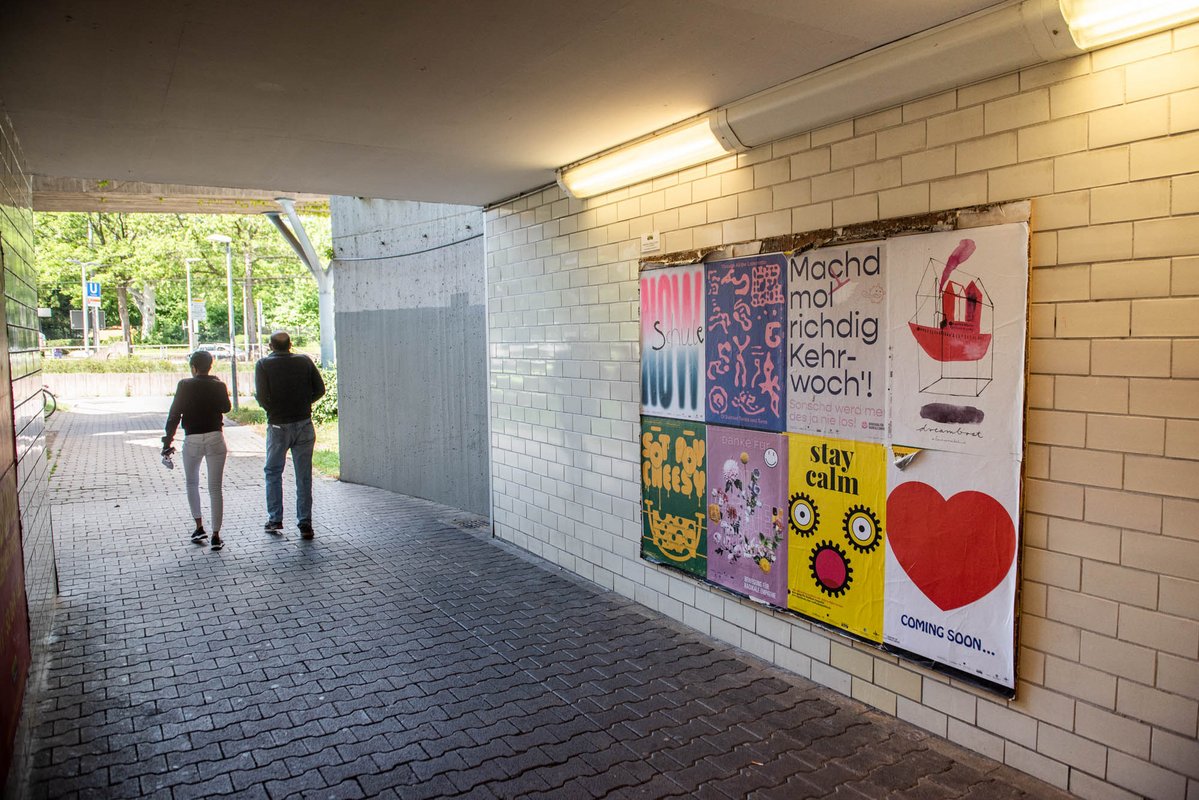 Die Plakatmotive in freier Wildbahn, aufgestöbert und fotografiert von Jens Volle.