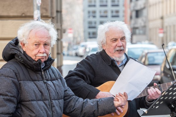 Harald Roth (l.) und Volker Mall von der KZ-Gedenkstätte Hailfingen-Tailfingen. Foto: Jens Volle