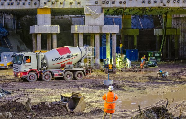 Massig Beton: Die Stuttgart-21-Baustelle ist schon ohne die zusätzlichen Kilometer eine unsagbare CO2-Schleuder. 