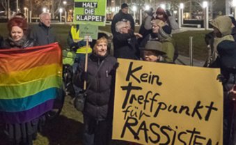 Entfesselte Kettenhunde