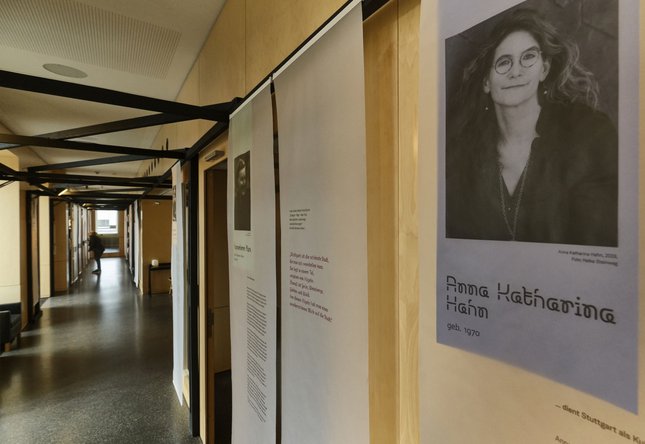 Tafeln informieren über Stuttgarter Autorinnen.