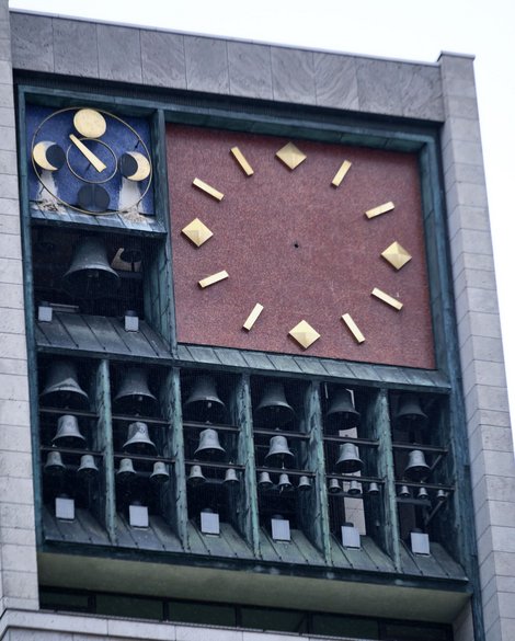 Die Uhren im Stuttgarter Rathaus ticken langsam. Oder gar nicht, etwa die am Rathausturm.